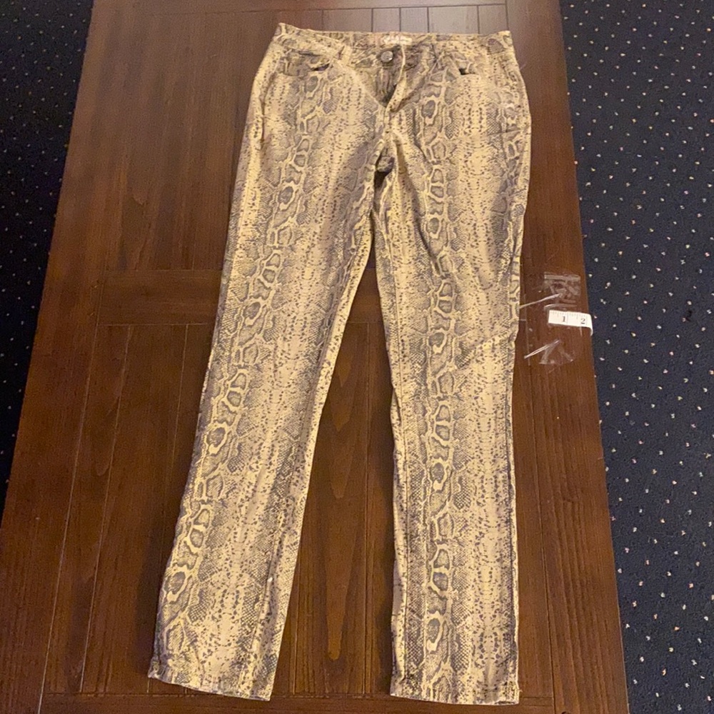 Earl Jean size 6 snakeskin Jeans